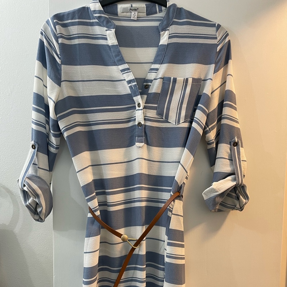 Cute Papaya blouse, that can also be worn as a dress. Comes with new belt.